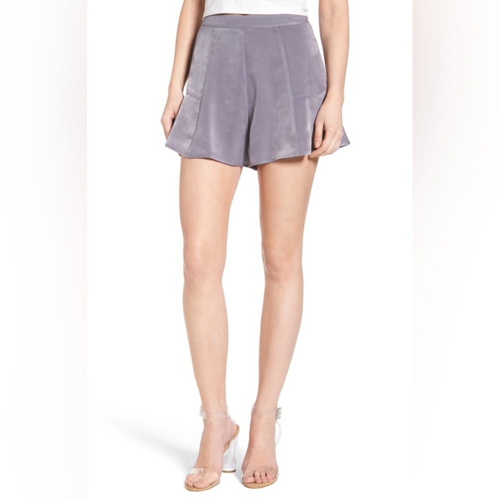 ASTR Women's Gray Satin Skorts